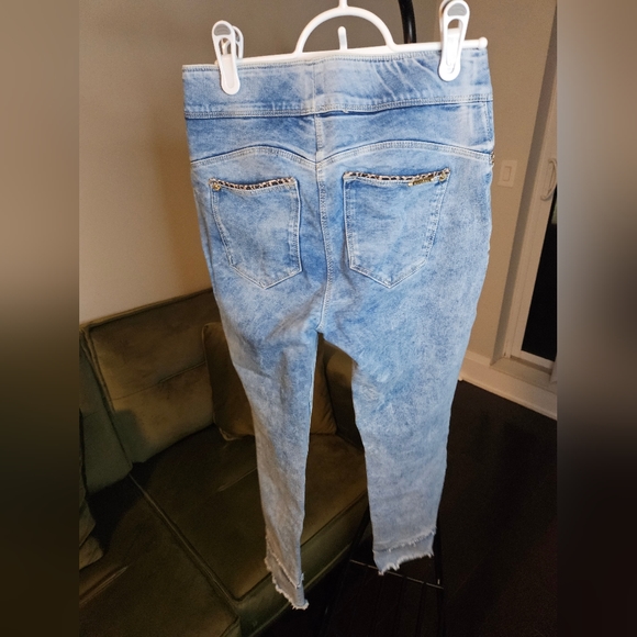 Skinny Jeans - Picture 7 of 8